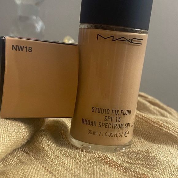 MAC STUDIO FIX FLUID COLOR IS NW18 - Picture 13 of 14